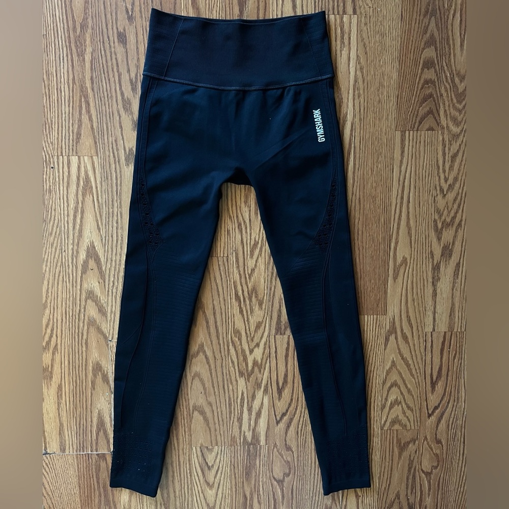 Women’s Gym Shark Black Legging Pants Size M